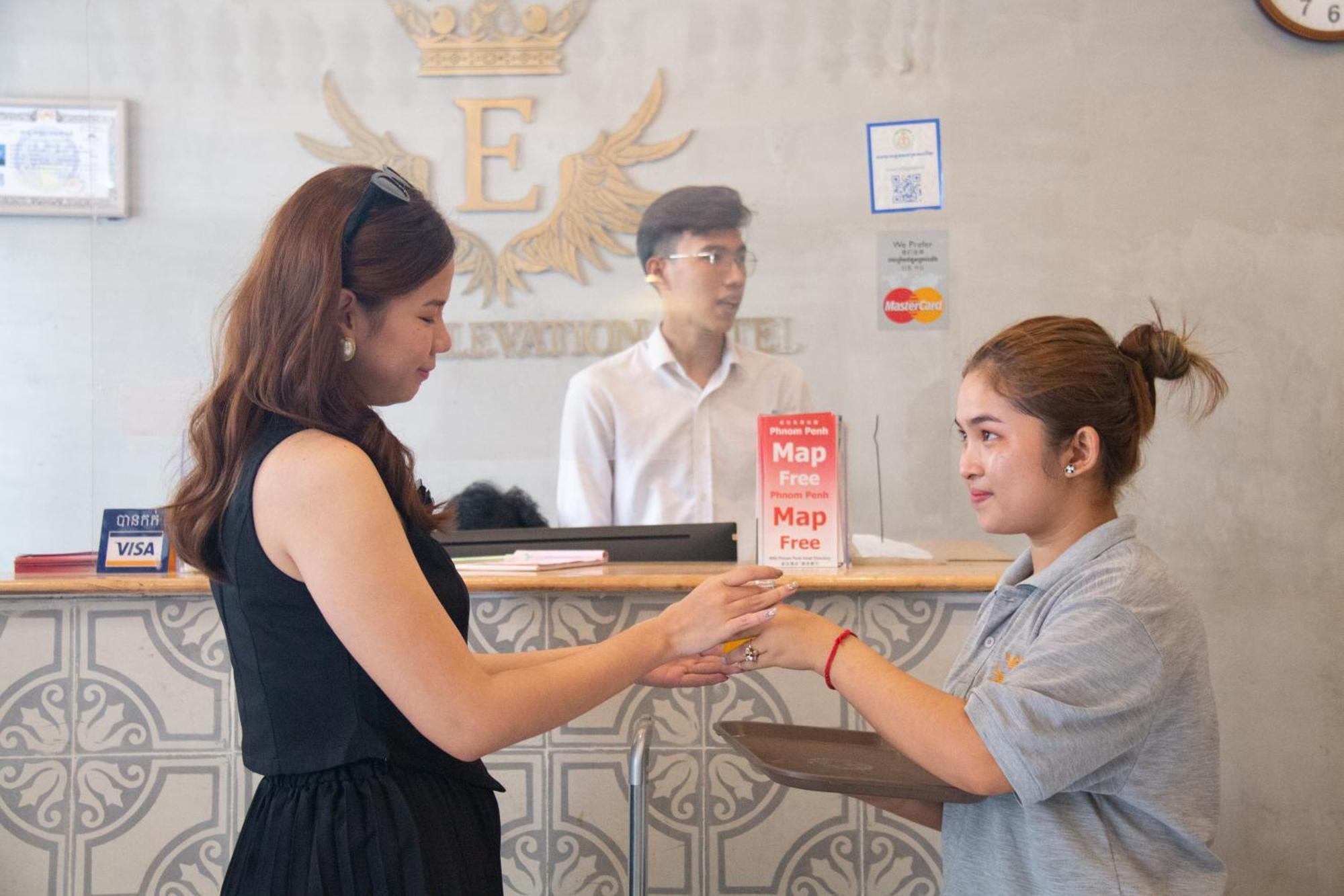 Grand Elevation Hotel Phnom Penh Exteriör bild